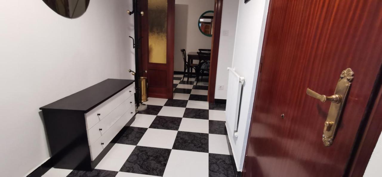 Ferienwohnung A Cinco Minutos De Todo Oviédo Exterior foto